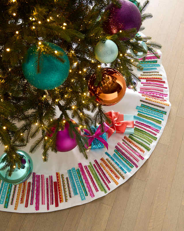Bright Holiday Tree Skirt, 54"